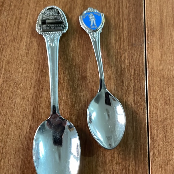 Souvenir spoons from places in United States - Picture 5 of 7
